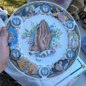4 Decorative Praying Hands and Jesus Collector Plates